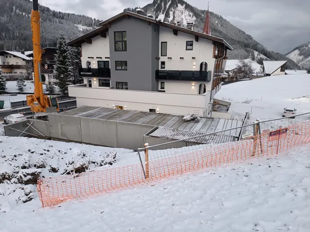 Beebau construction — monolith05_1777296713516