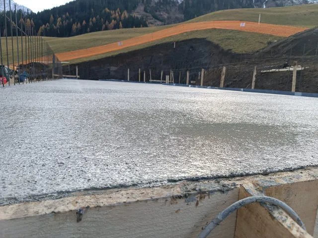 Monolithic concrete works