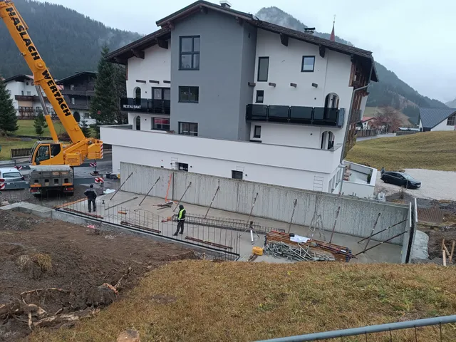 Beebau construction — monolith09_1777296716888