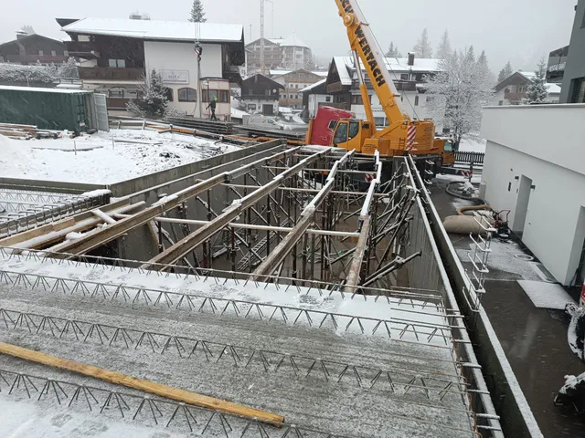 Beebau construction — monolith14_1777296737921