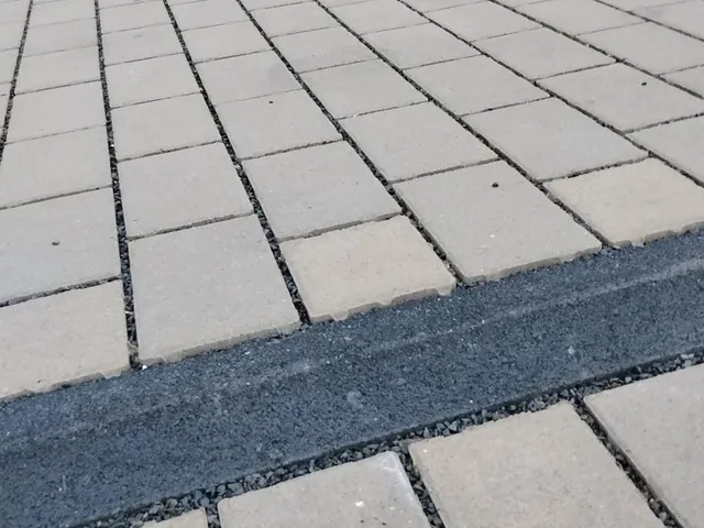 Beebau construction — paving01_1777290975890